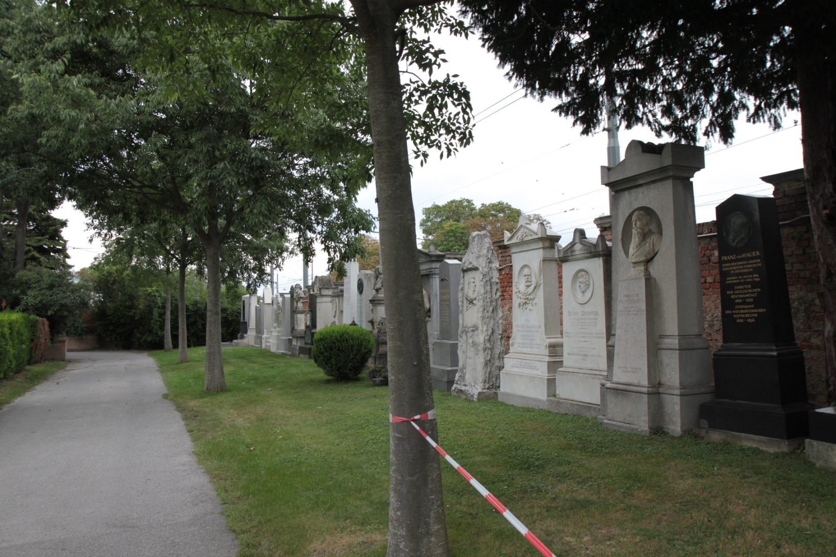 Theodor Puschmann's tomb, Vienna - 01.JPG